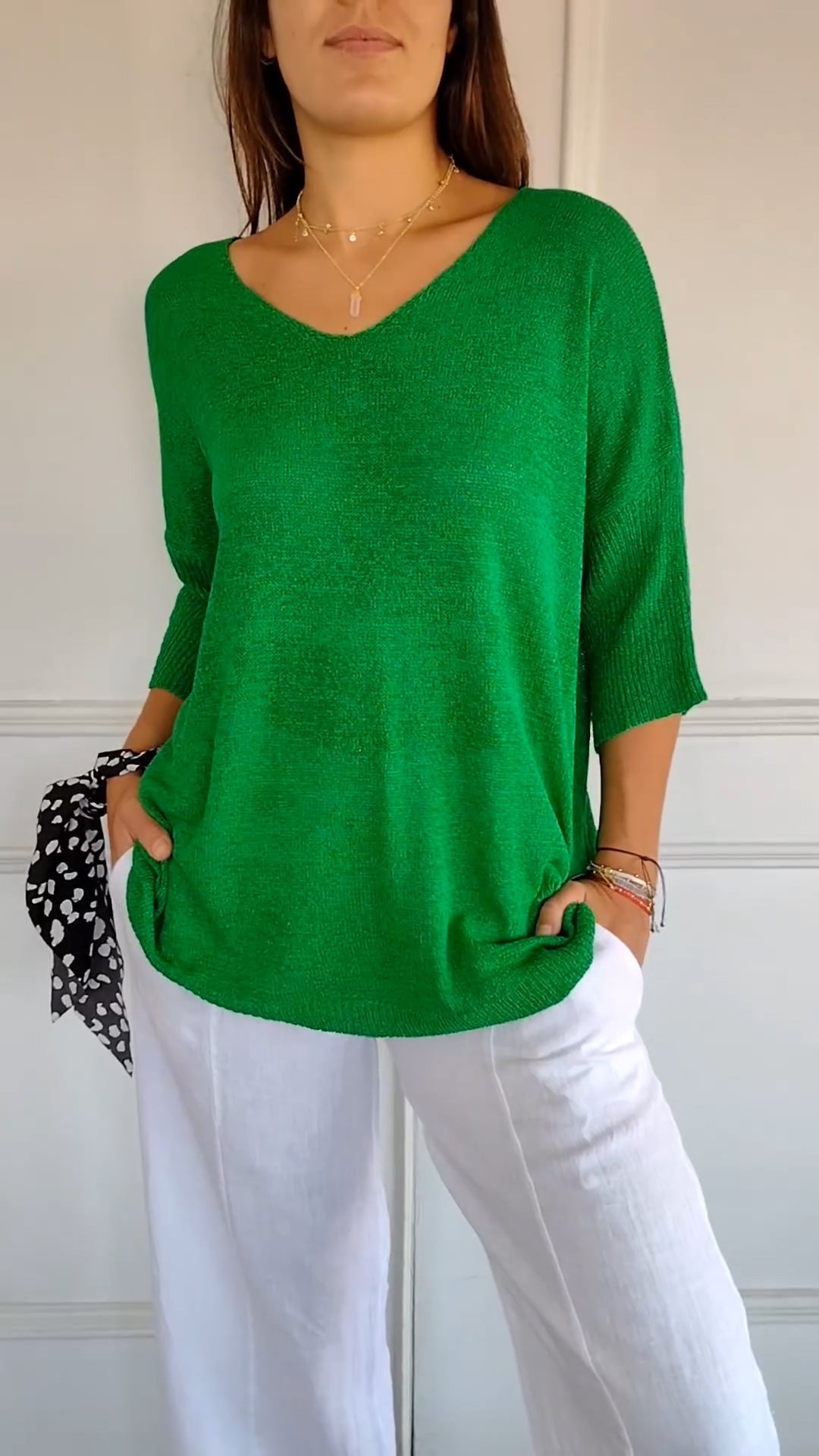 JILL – TIMELESS V-NECK TOP