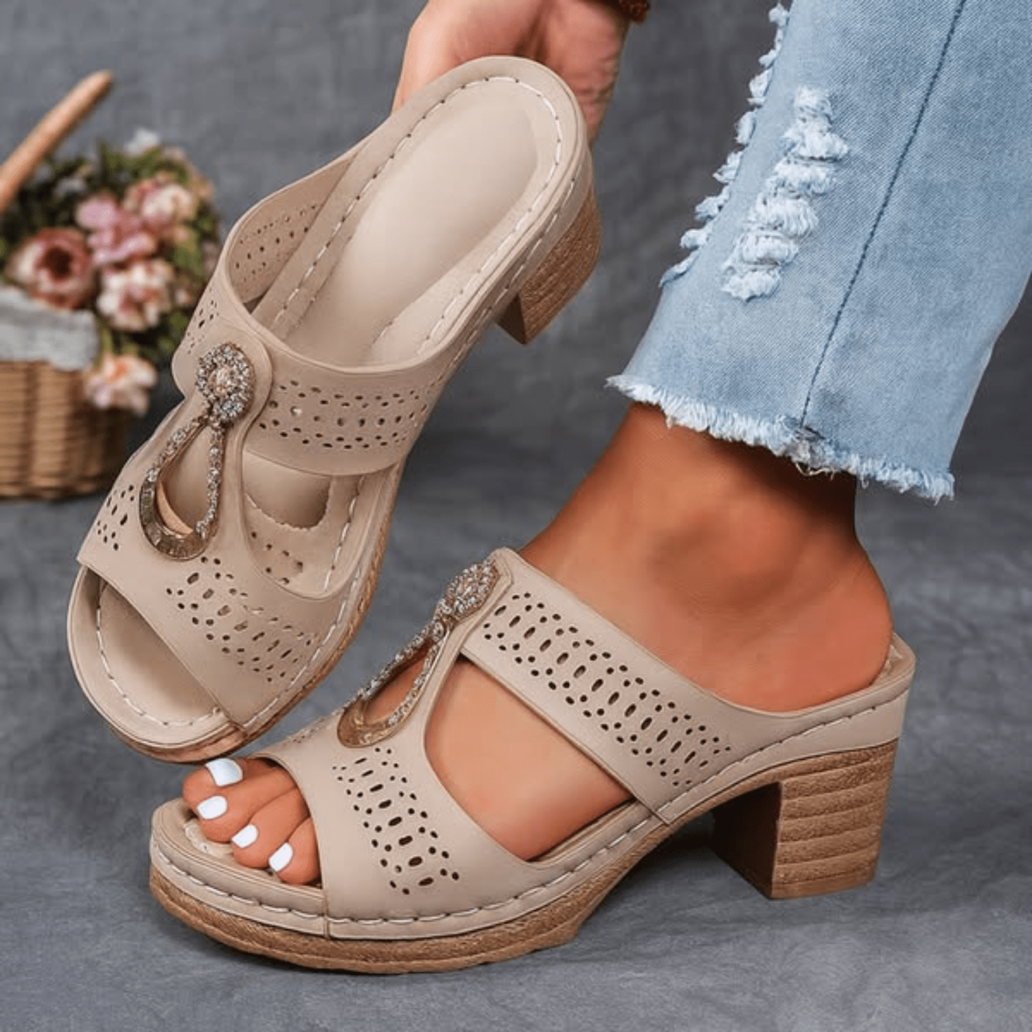 DELACROIX - COMFORTABLE ORTHOPAEDIC HEELED SANDALS