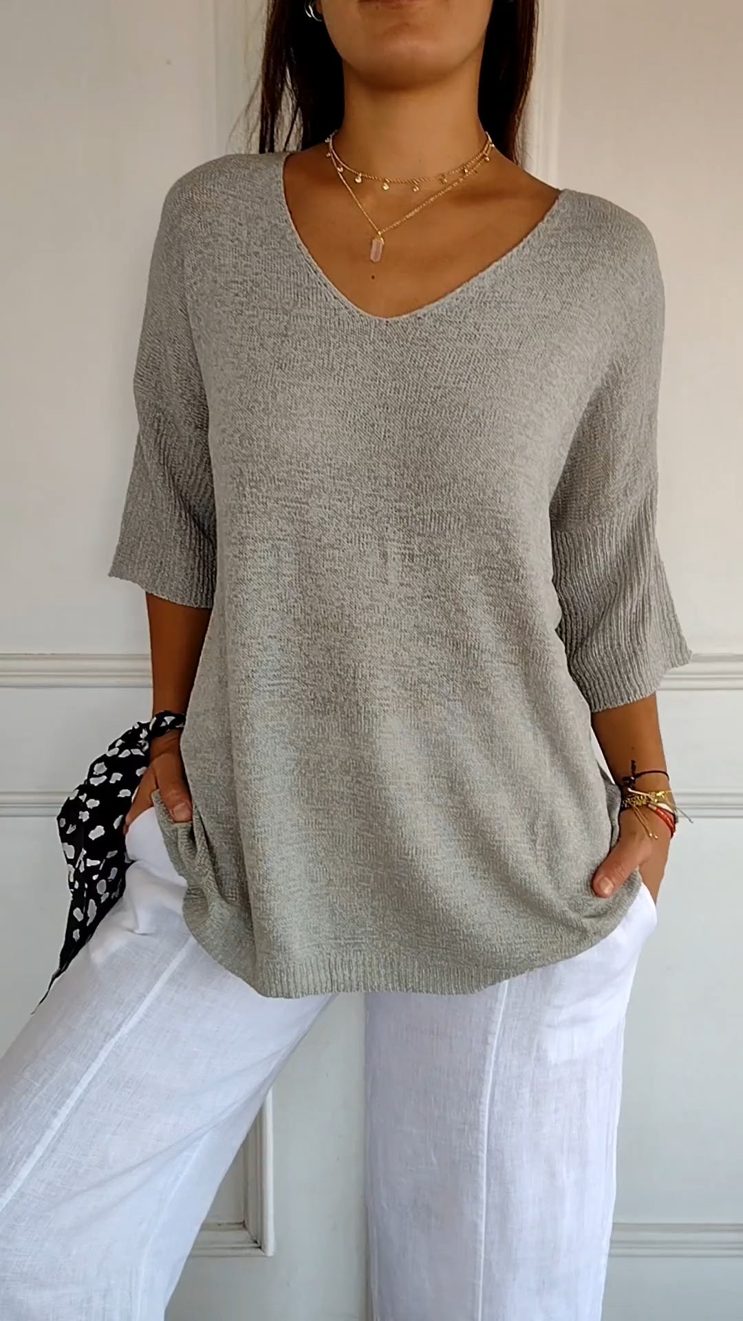 JILL – TIMELESS V-NECK TOP